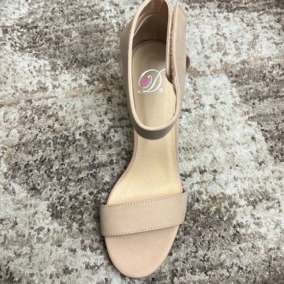 Gorgeous Elton Heels - Picture 5 of 5